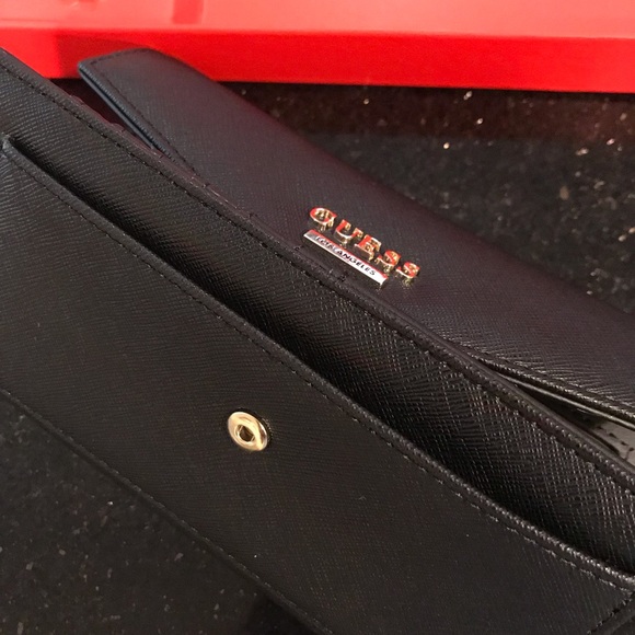 Guess Wallet - Picture 6 of 8
